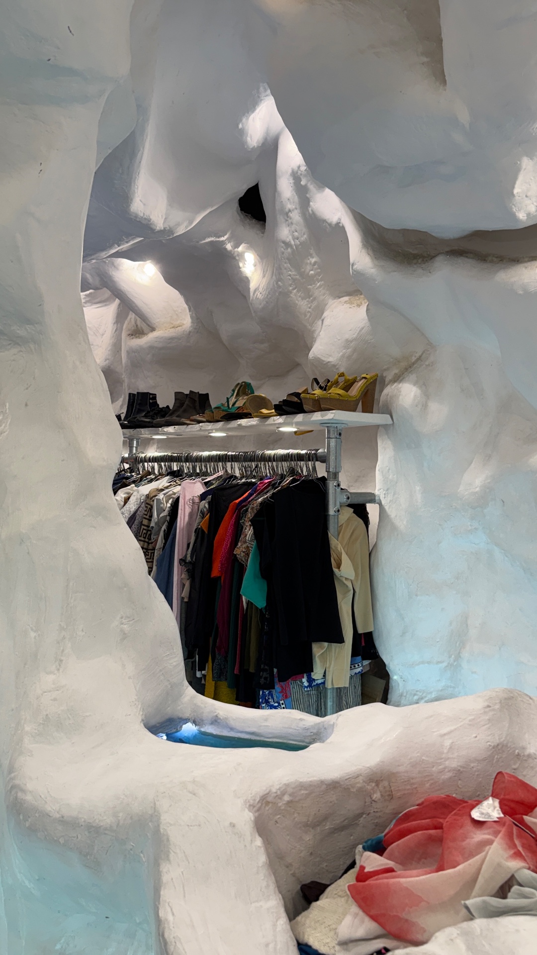 Les Sales Voleurs St Michel, shop in Paris, photo 4