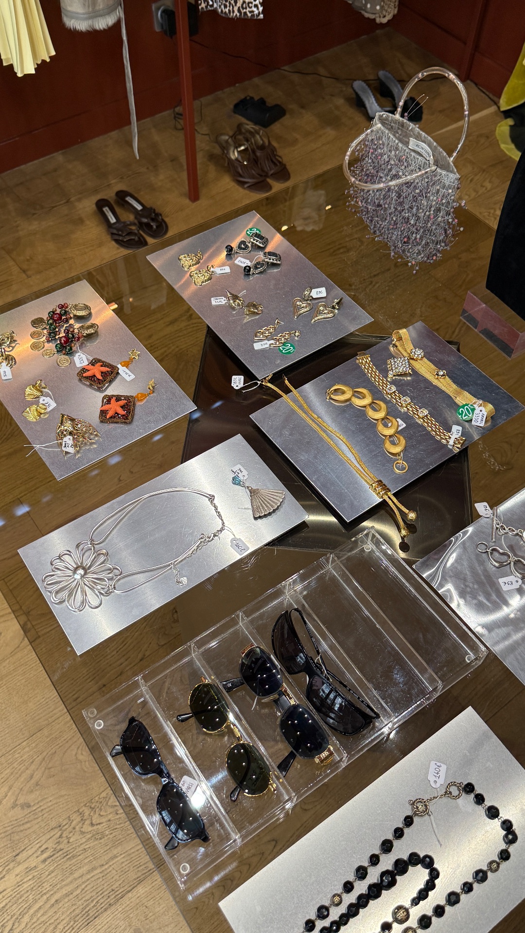 Amarsi Paris - Vintage Designer Archive, shop in Paris, photo 7