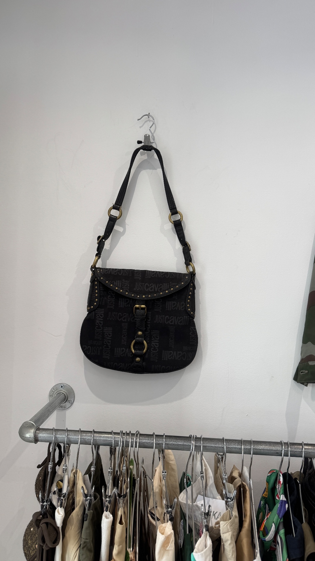 curated wardrobe by laska & thrift or die — shop in Paris — photo 7