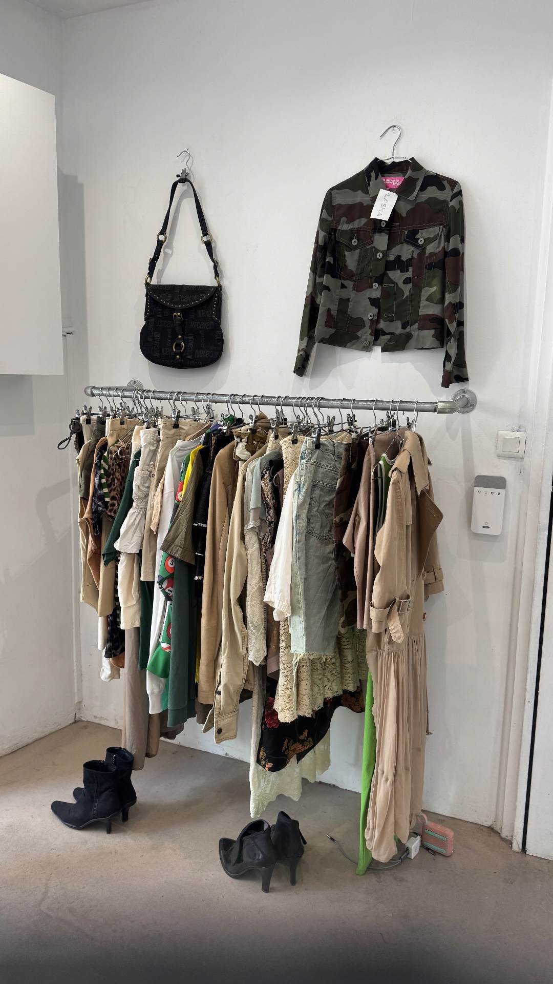 curated wardrobe by laska & thrift or die — shop in Paris — photo 4
