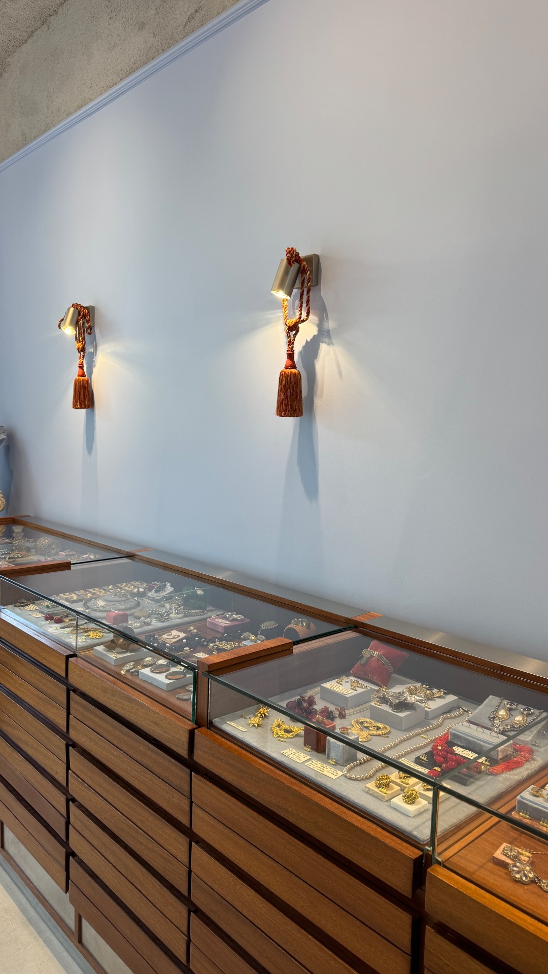 ANTIC TONIC By PACHA - Vintage And Designer Jewels — shop in Paris — photo 4