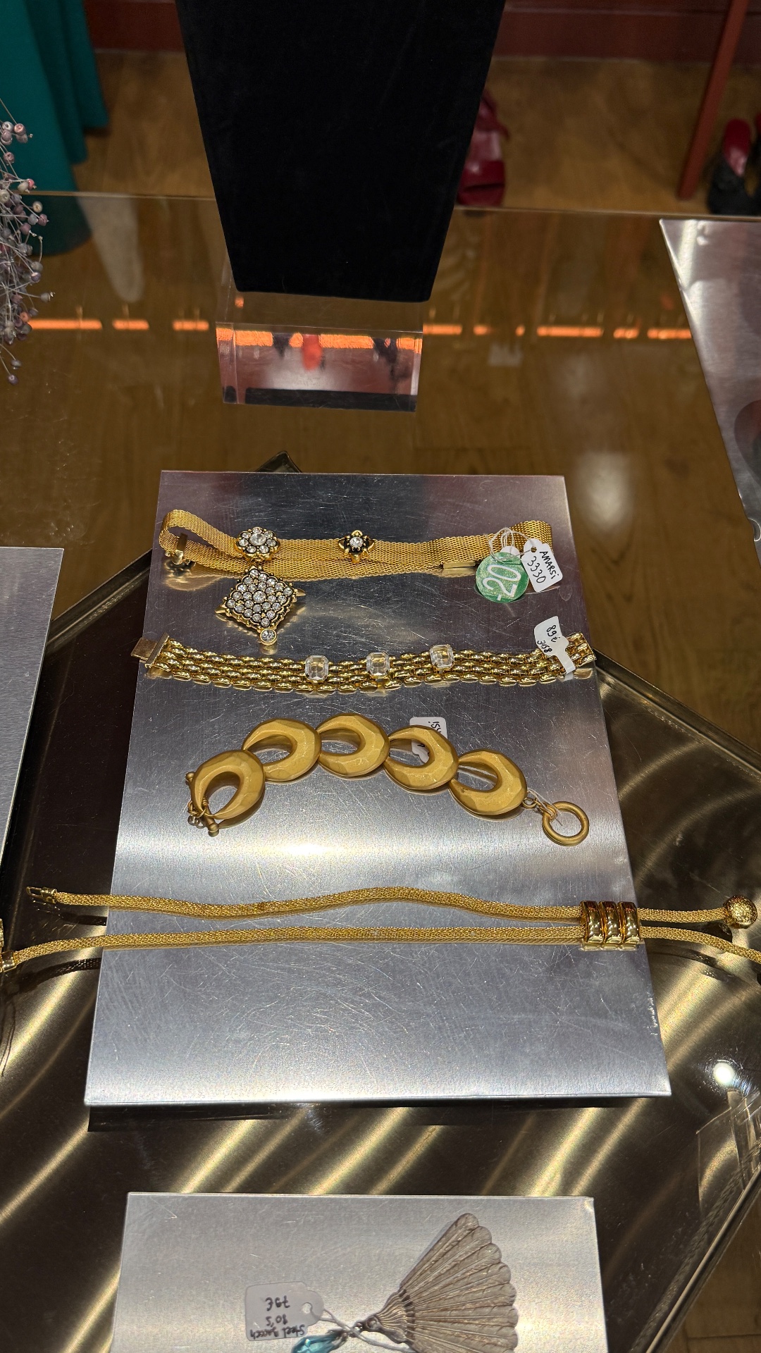 Amarsi Paris - Vintage Designer Archive, shop in Paris, photo 12
