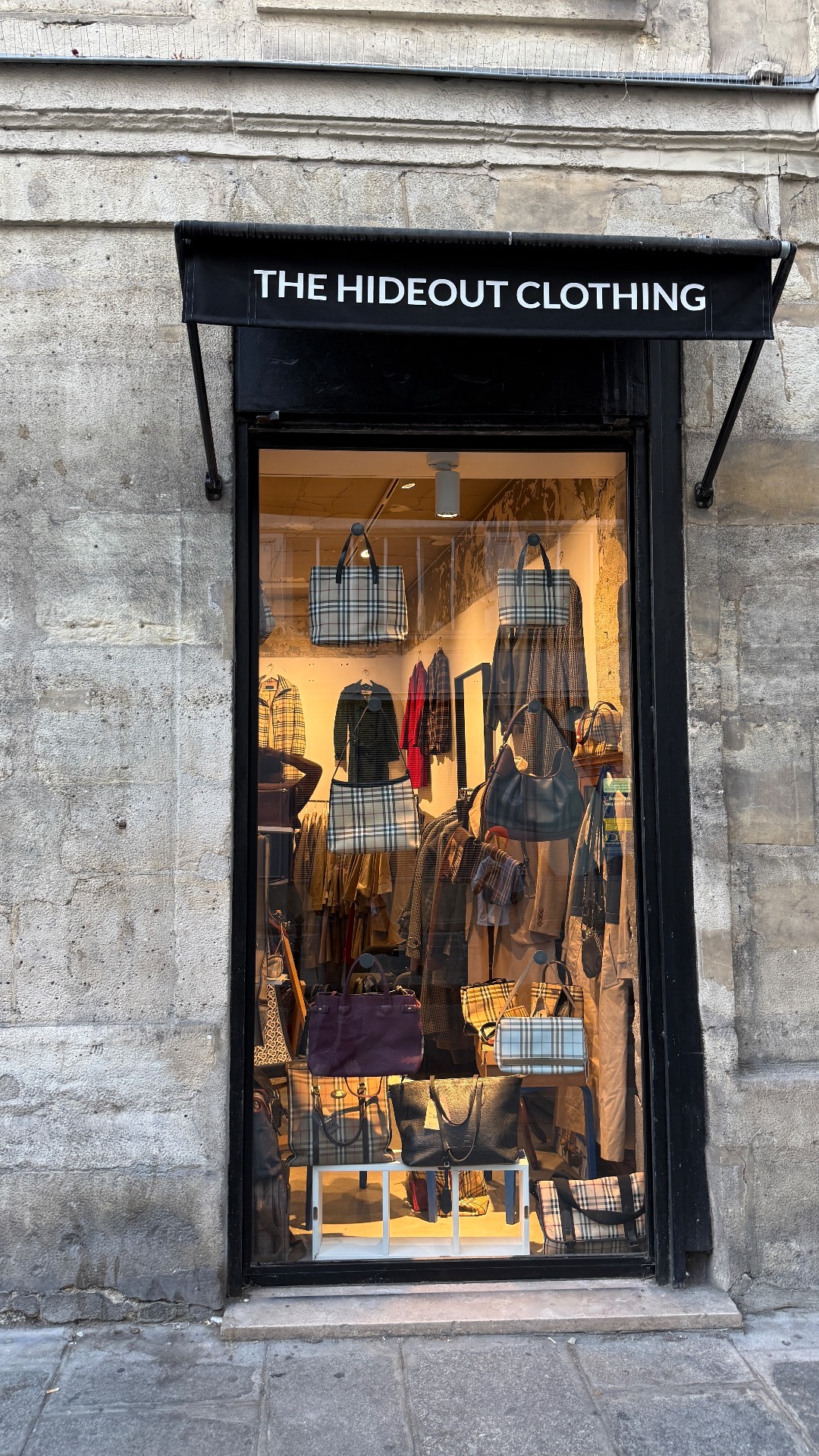 Check it Vintage Burberry, shop in Paris, photo 2