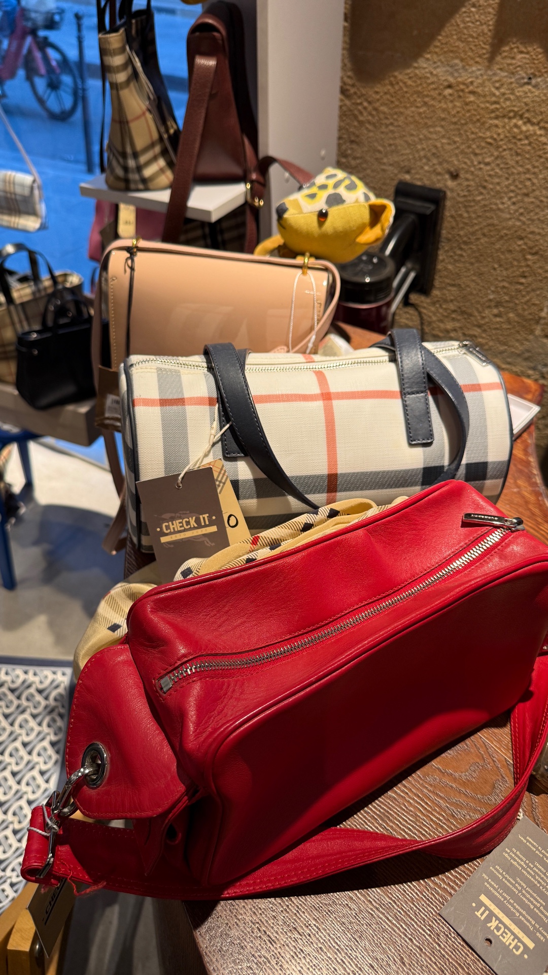 Check it Vintage Burberry, shop in Paris, photo 7