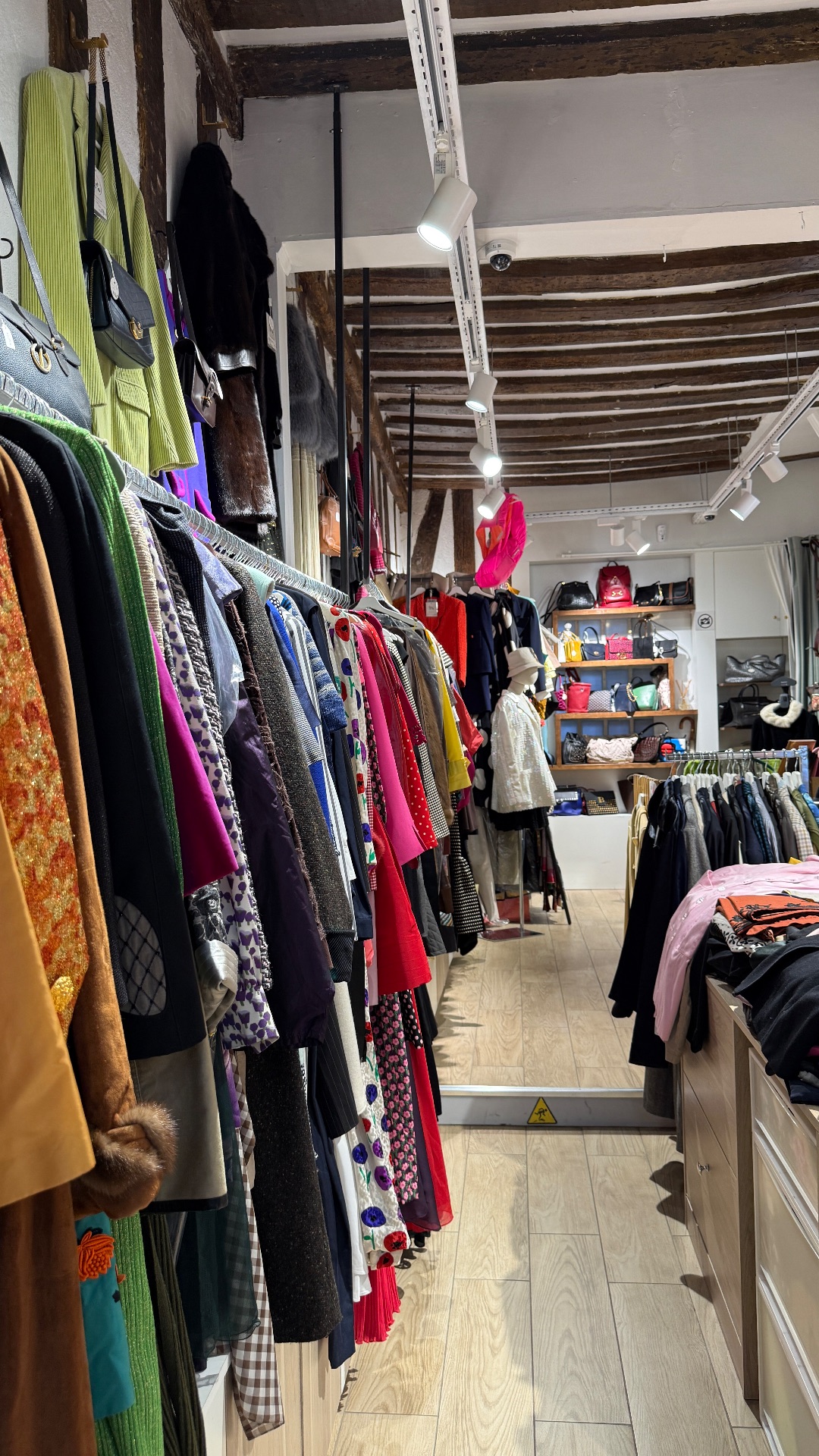 GoodJo Luxury Vintage, shop in Paris, photo 3
