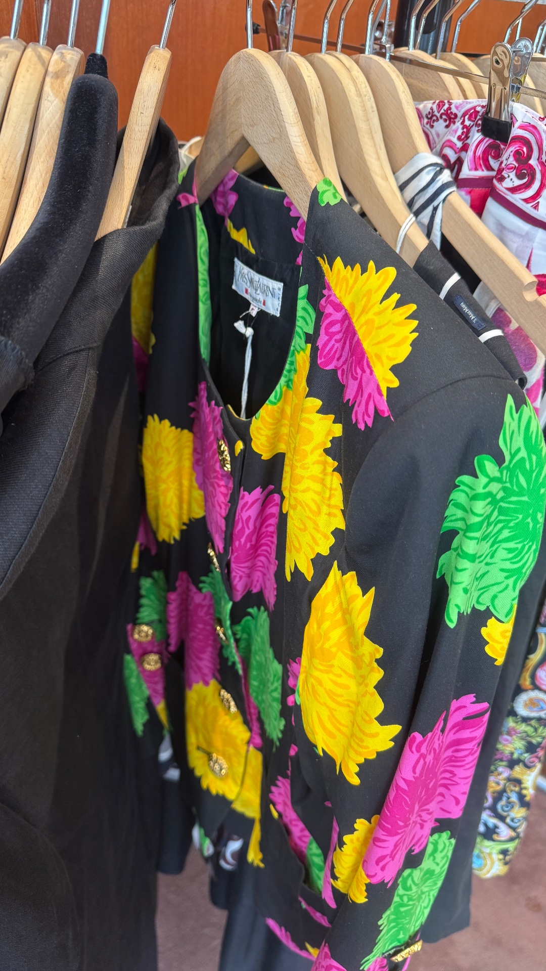 EREM VINTAGE — shop in Paris — photo 11