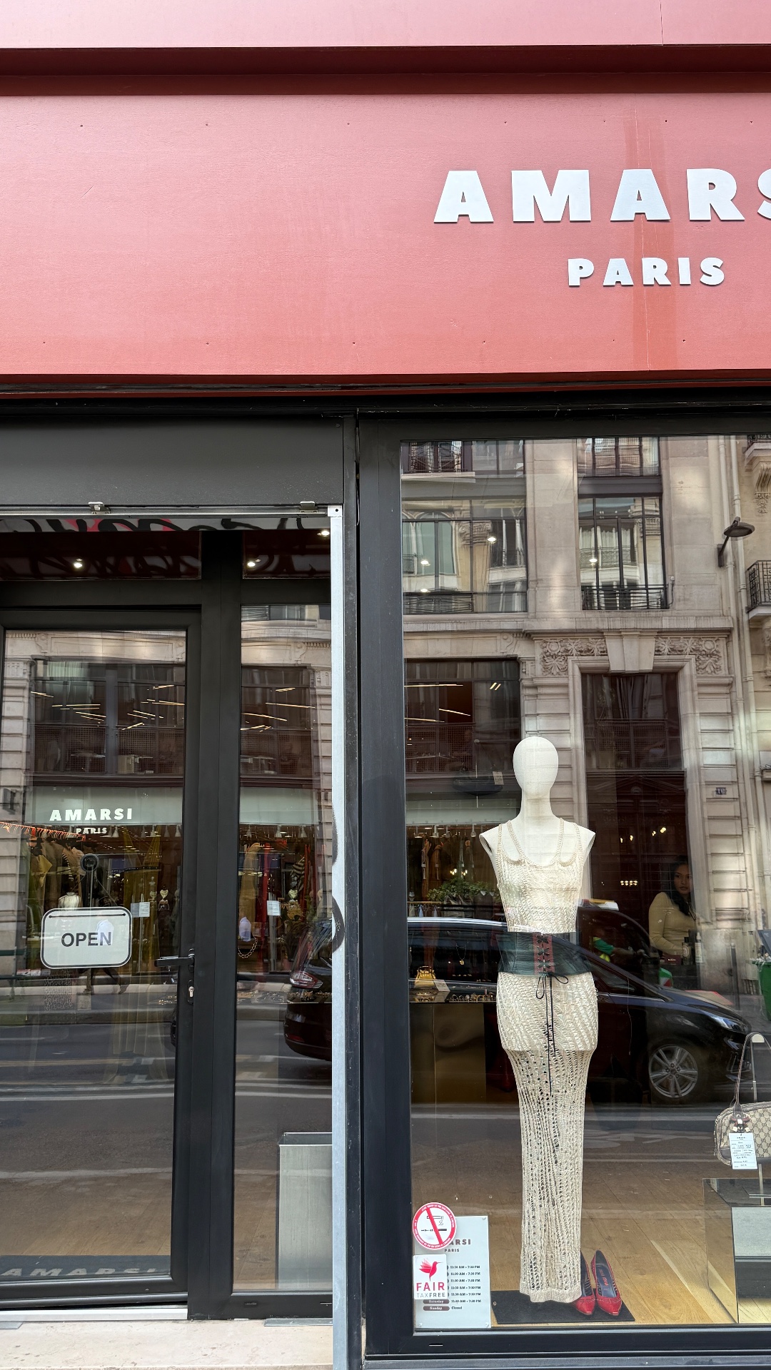 Amarsi Paris - Vintage Designer Archive, shop in Paris, photo 2