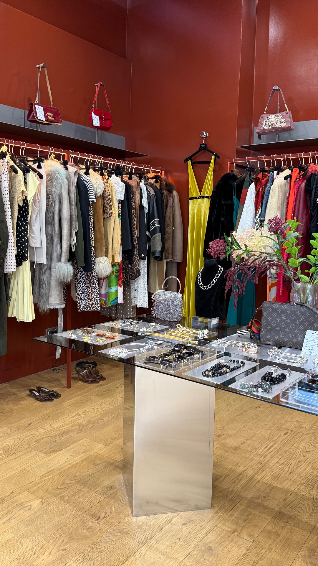 Amarsi Paris - Vintage Designer Archive, shop in Paris, photo 15