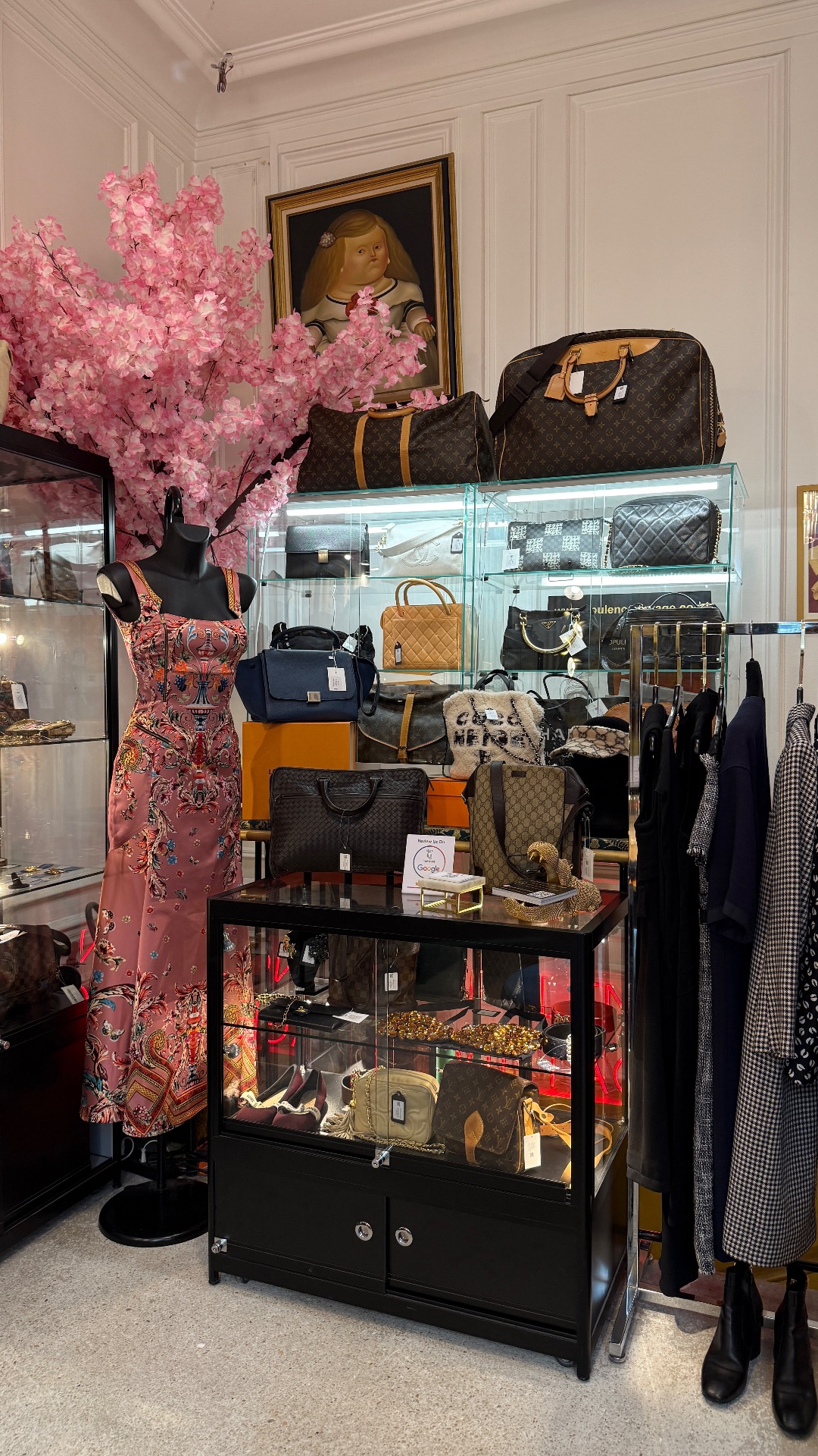 Opulence Vintage, shop in Paris, photo 3