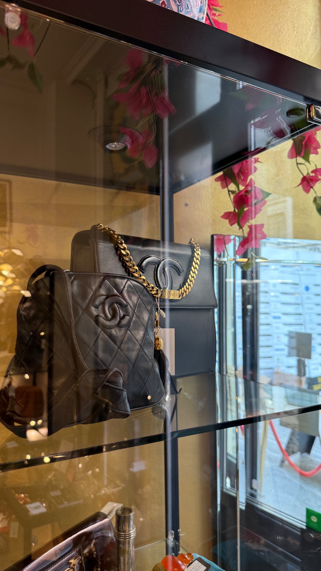 Opulence Vintage, shop in Paris, photo 11