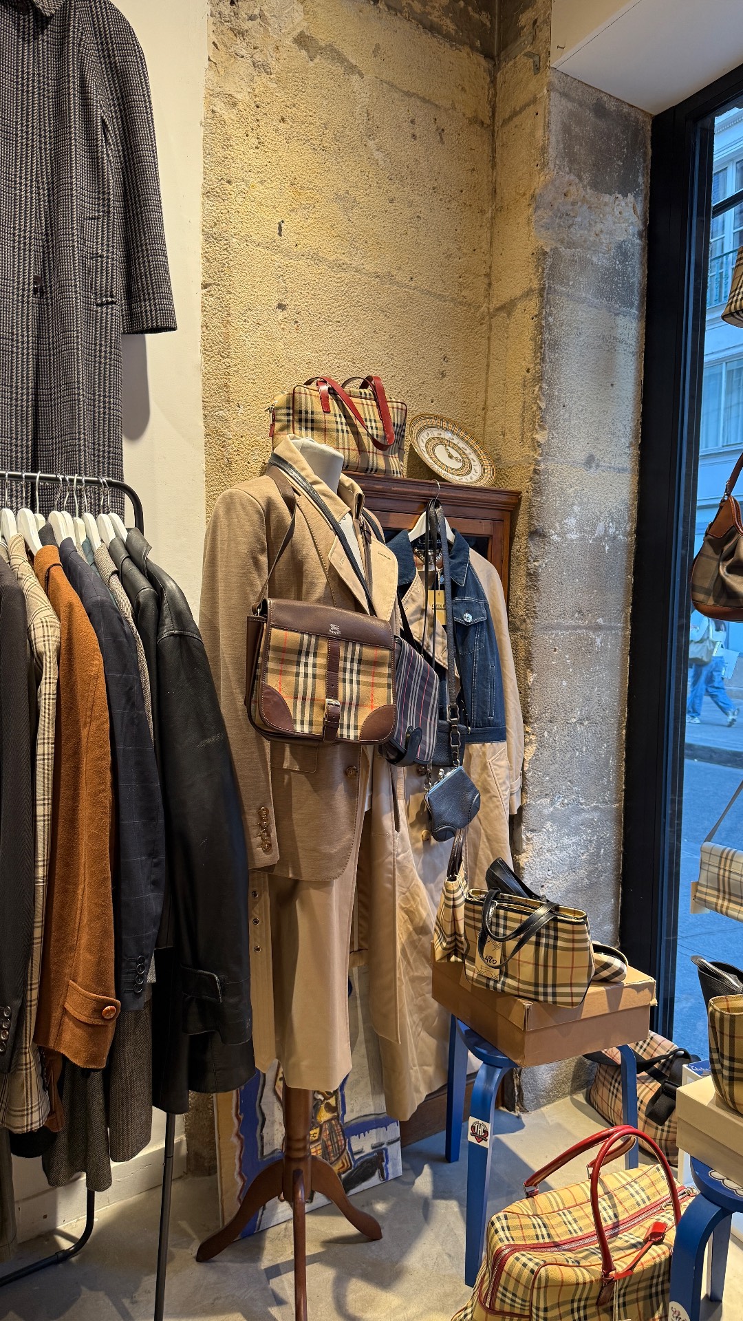 Check it Vintage Burberry, shop in Paris, photo 6