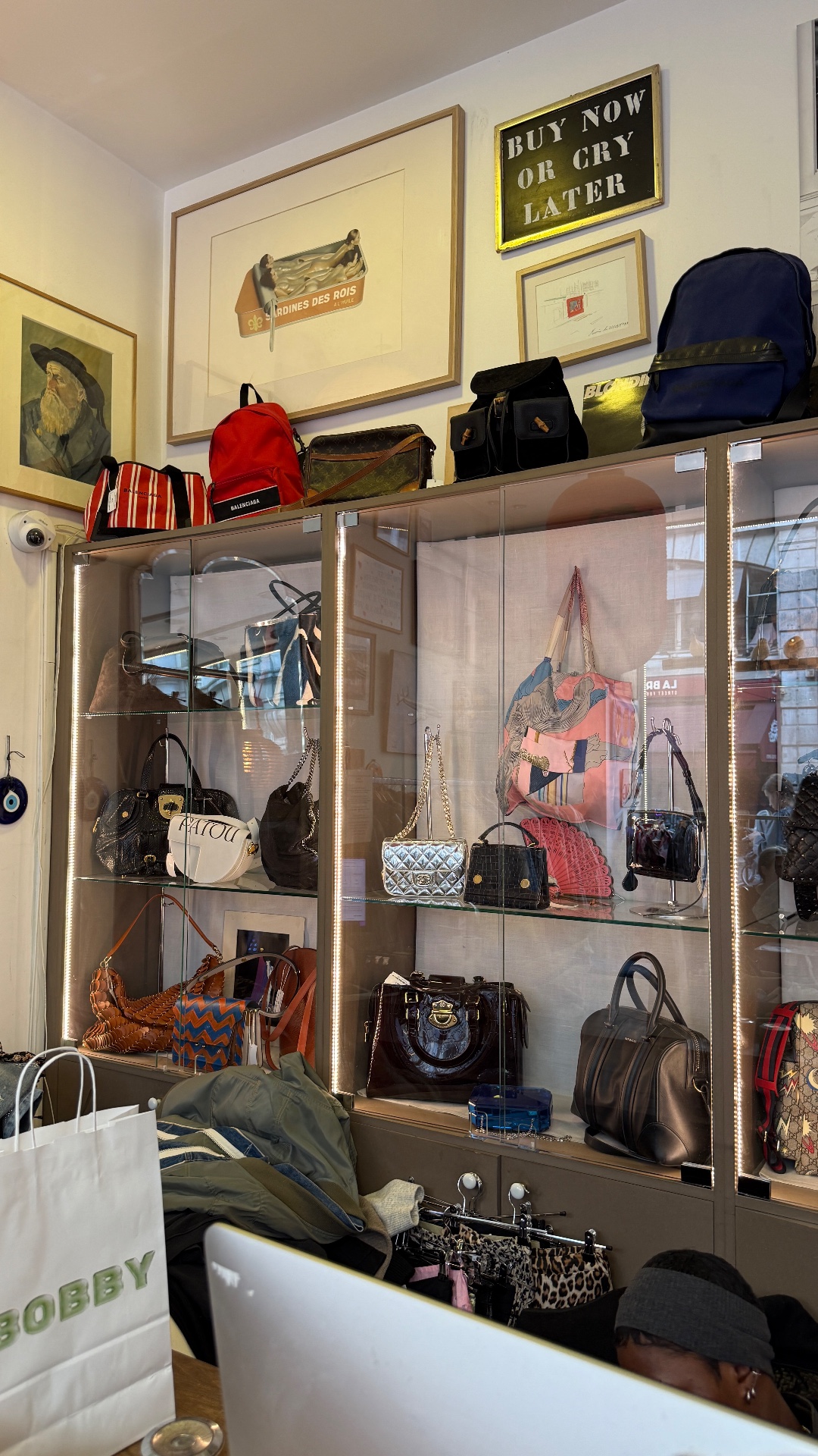 Bobby, shop in Paris, photo 15