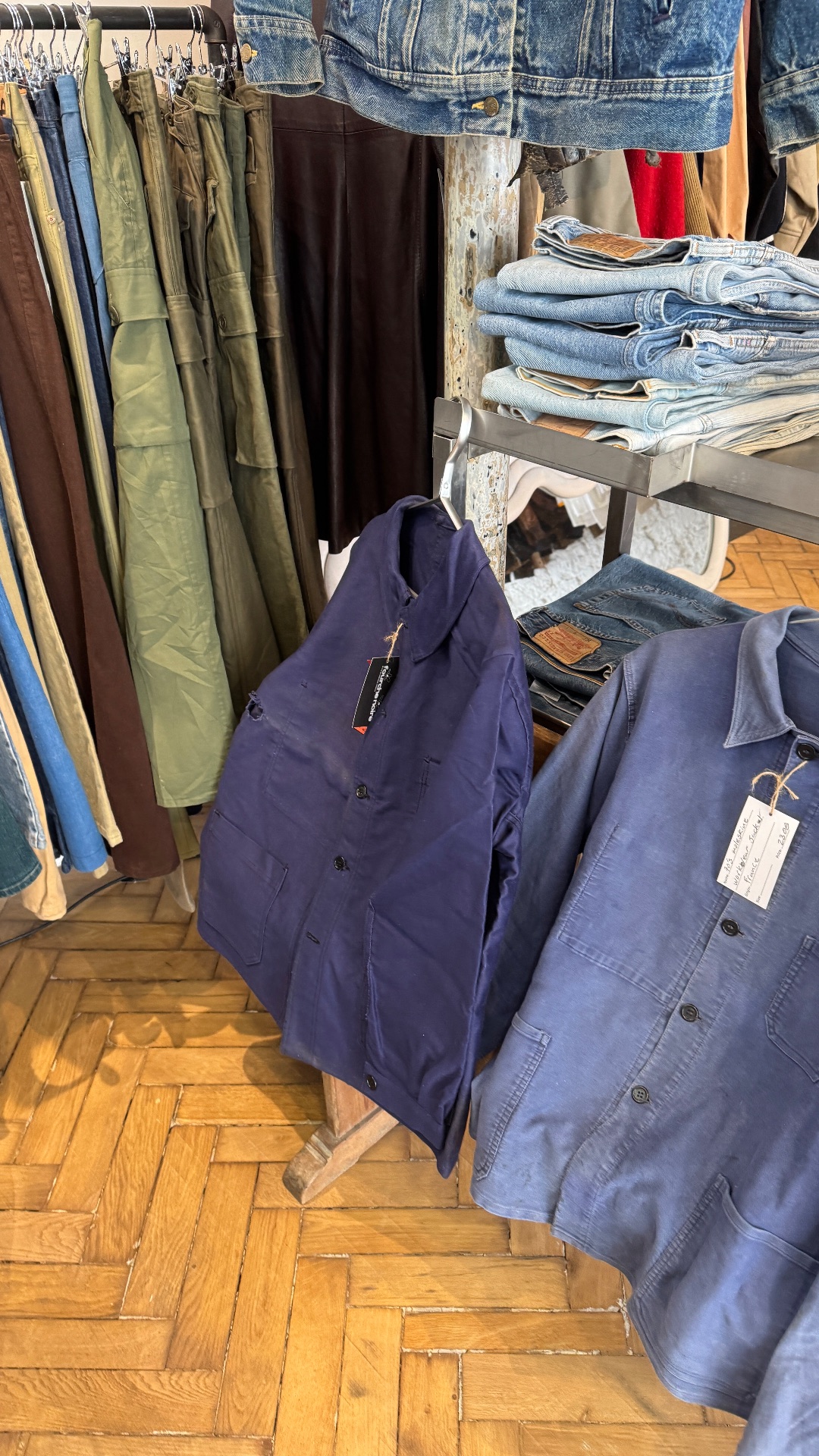 Fourche Noire – Vintage Store & Archive Fashion Магазин винтажной одежды — shop in Paris — photo 5