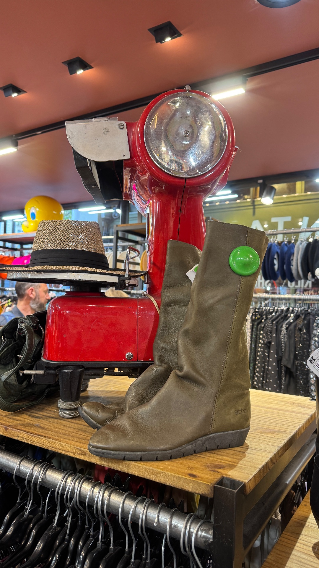 Kilo Shop Paris Grands Boulevards, shop in Paris, photo 10