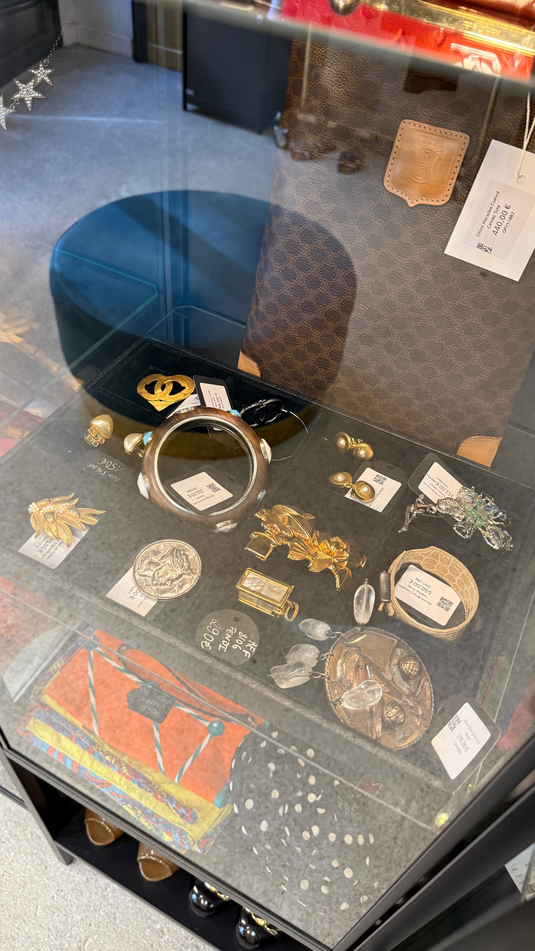 Opulence Vintage, shop in Paris, photo 6