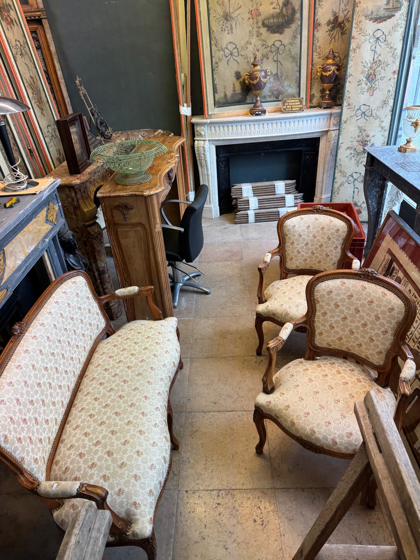 Puces de Saint-Ouen, brocante in Paris, photo 12