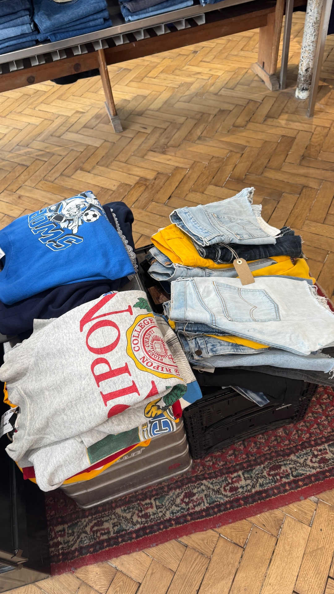 Fourche Noire – Vintage Store & Archive Fashion Магазин винтажной одежды — shop in Paris — photo 3