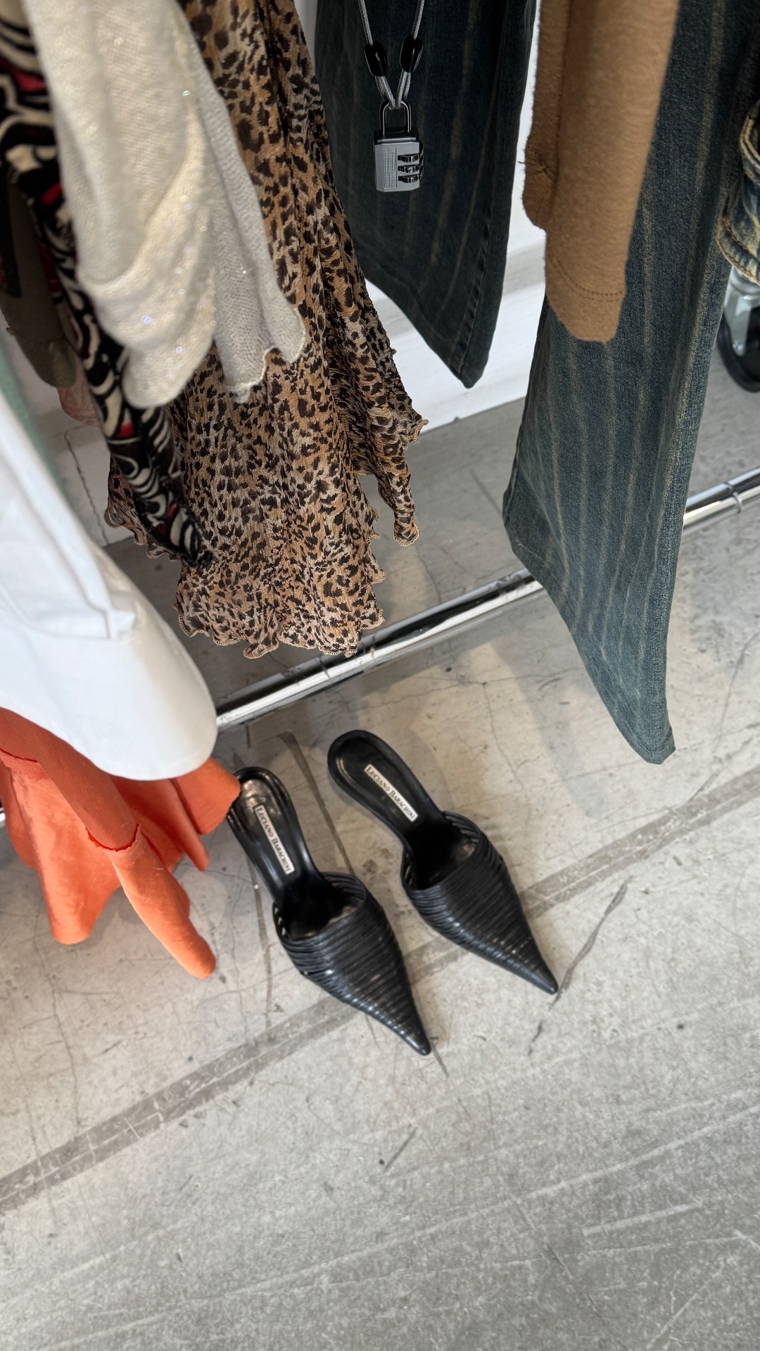 Vintage Designers Archives — shop in Paris — photo 2