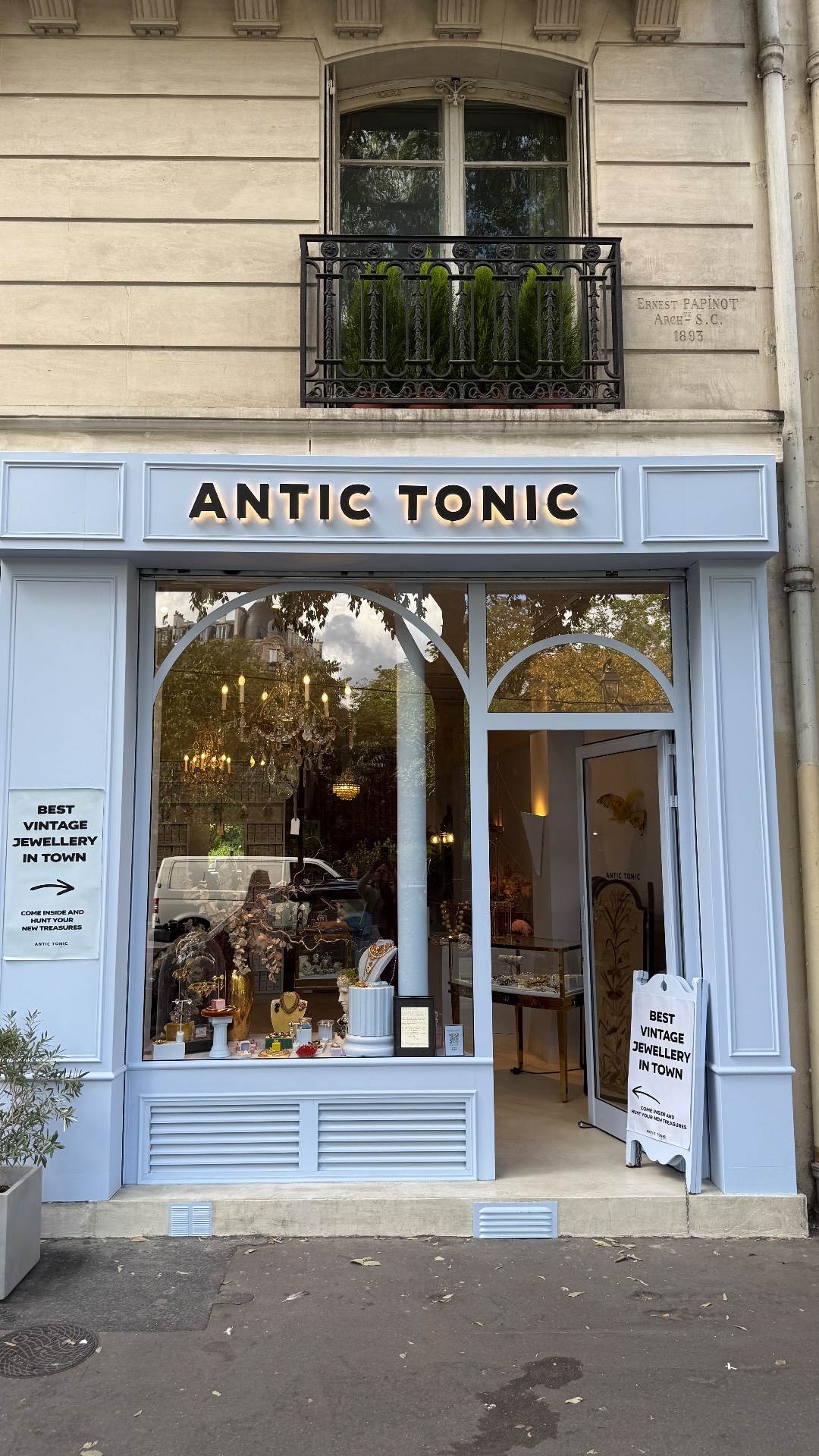ANTIC TONIC By PACHA - Vintage And Designer Jewels, shop in Paris, photo 7