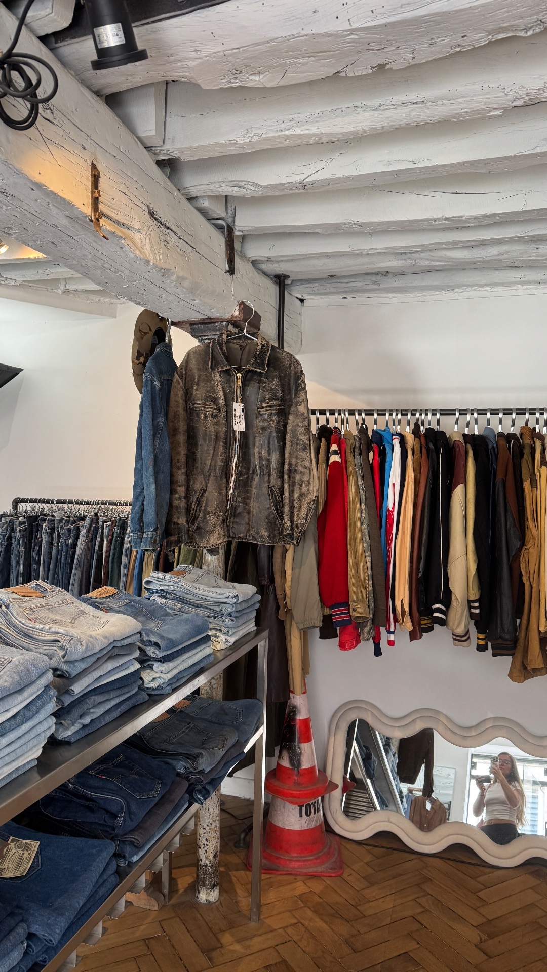 Fourche Noire – Vintage Store & Archive Fashion Магазин винтажной одежды — shop in Paris — photo 9