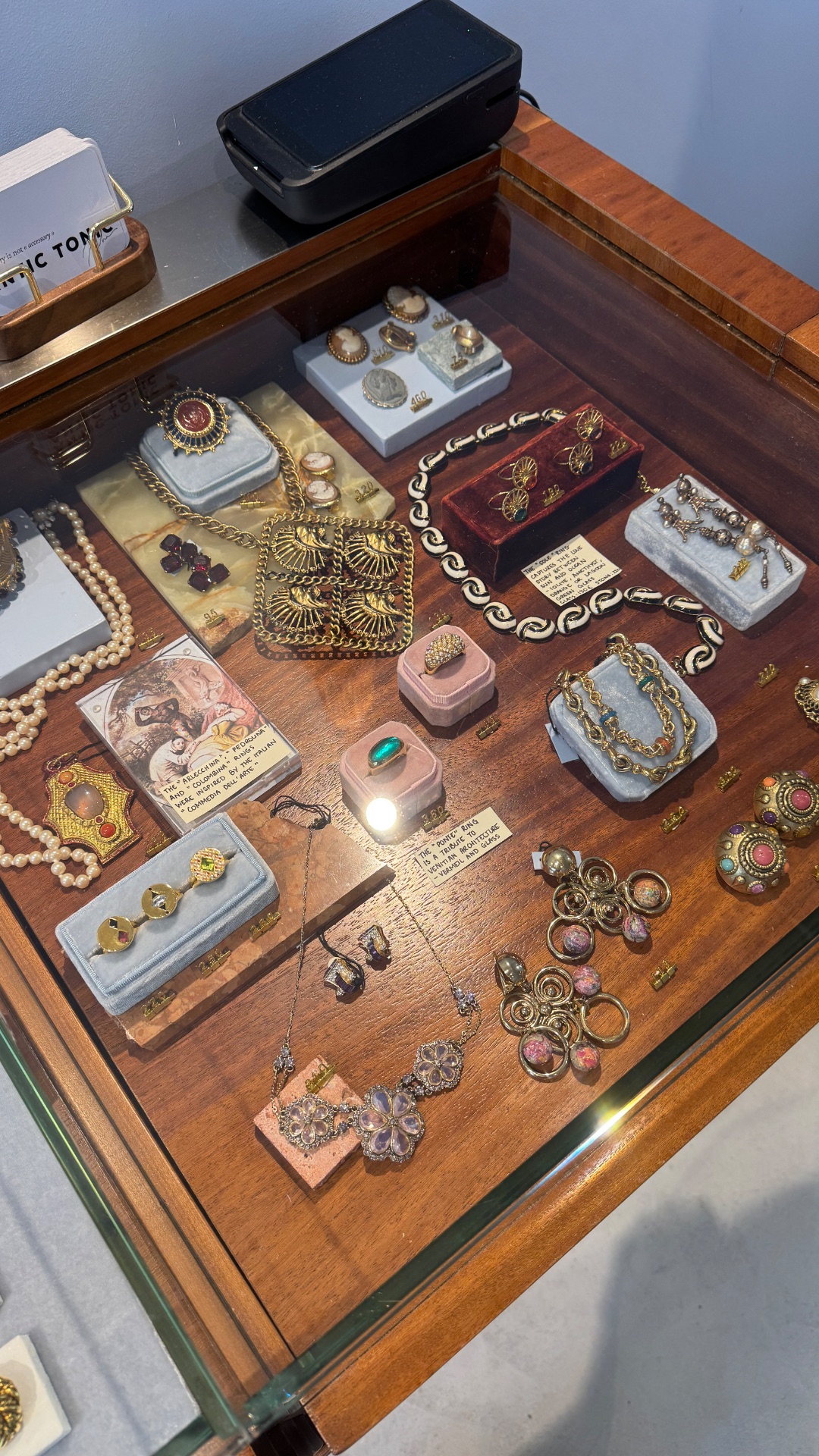 ANTIC TONIC By PACHA - Vintage And Designer Jewels — shop in Paris — photo 2