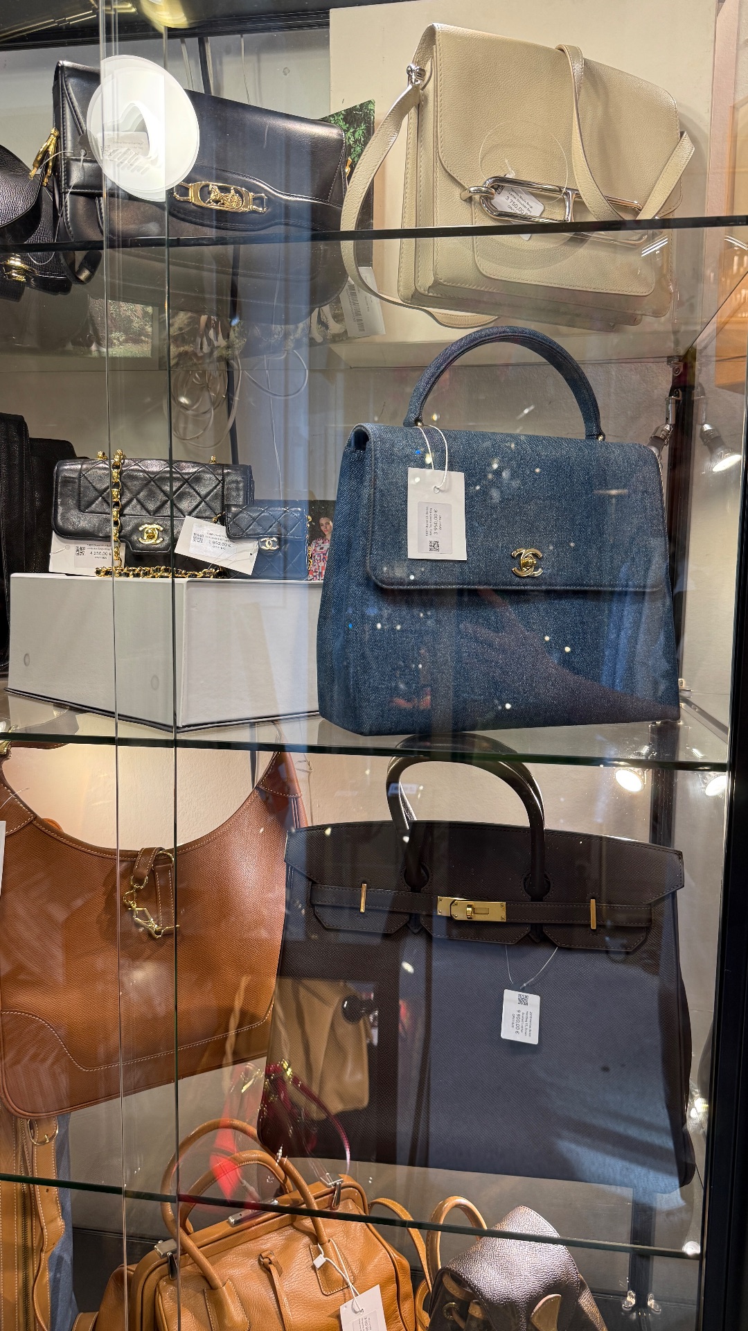 Opulence Vintage, shop in Paris, photo 7