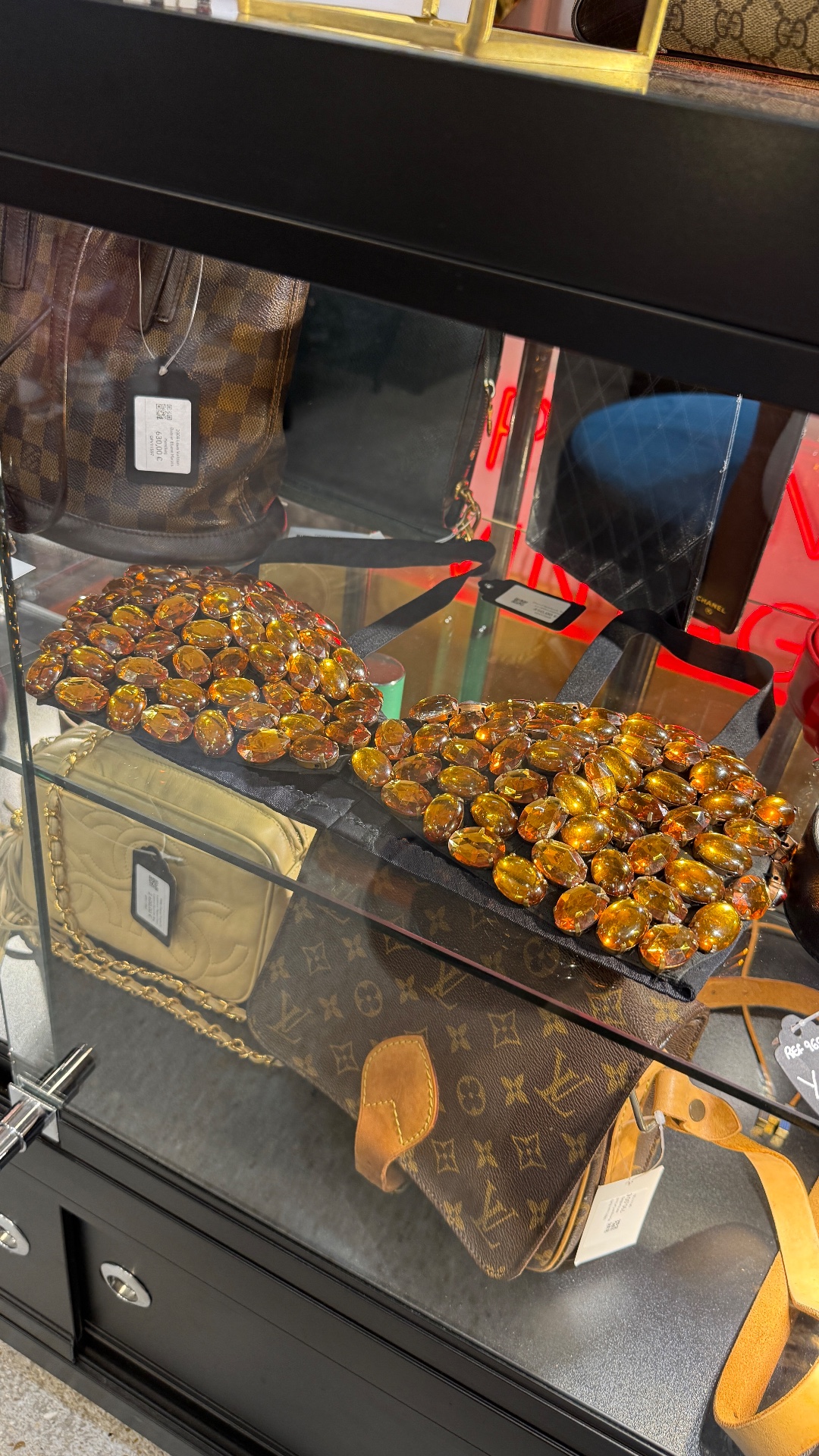Opulence Vintage, shop in Paris, photo 10