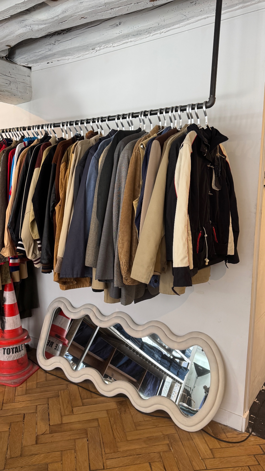 Fourche Noire – Vintage Store & Archive Fashion Магазин винтажной одежды — shop in Paris — photo 4