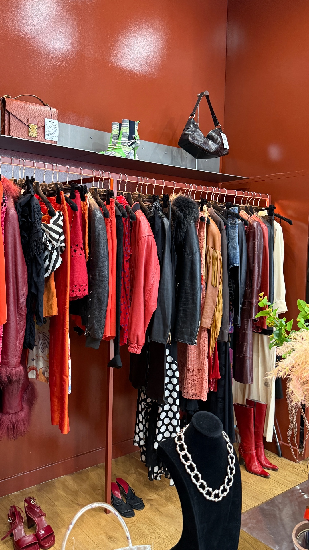 Amarsi Paris - Vintage Designer Archive, shop in Paris, photo 3