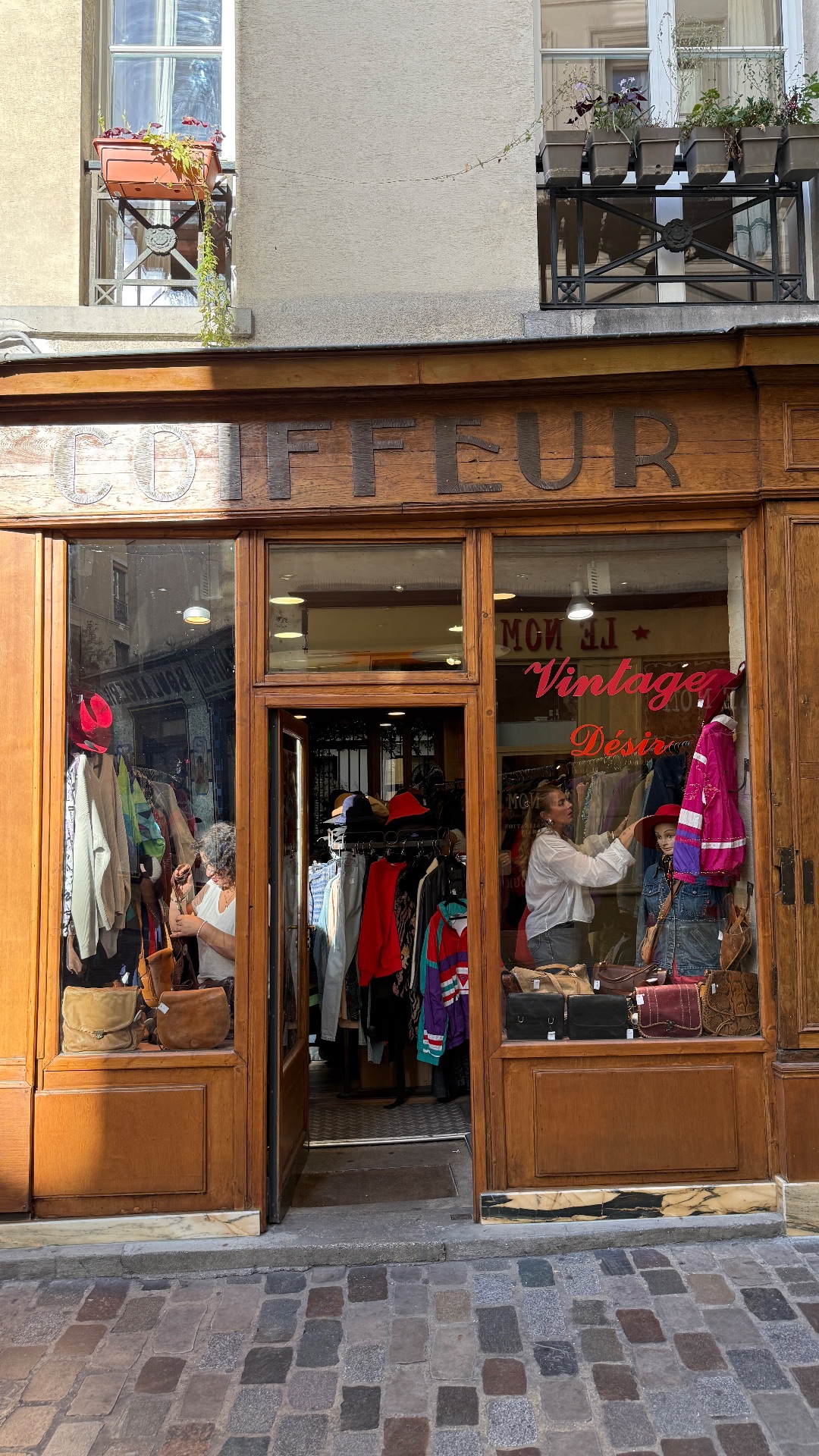 Vintage Désir, shop in Paris, photo 11