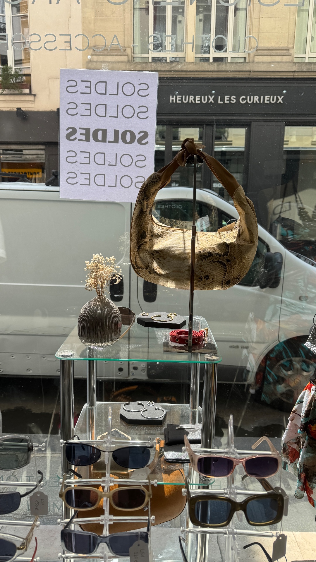 Iconic Vintage, shop in Paris, photo 9