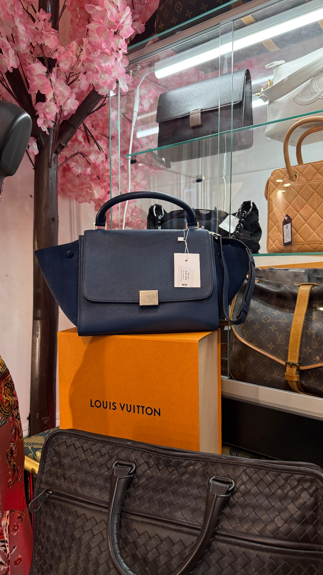 Opulence Vintage, shop in Paris, photo 13